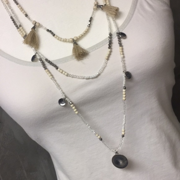 Vintage 1946 White& Gray Beaded Necklace - Picture 2 of 8